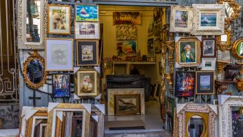 Un jubilado aficionado al arte compra un cuadro de 3 euros y se topa con un tesoro de 1.500 euros bajo el polvo: no verá ni un céntimo