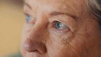 Una paciente ciega de 95 años ha perdido sus audífonos en una residencia y el asunto pasa a manos de un abogado