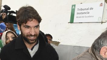 Cayetano Rivera asegura que su accidente fue a causa de un despiste y denuncia "acoso mediático": "Fui a coger el mando y ya está"