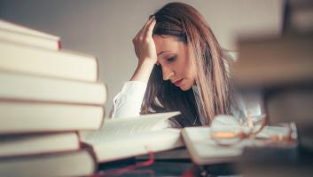 Una experta en memoria para oposiciones es clara: ni subrayar con colores ni hacer resúmenes sirven