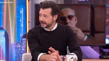 Álvaro Morte es demoledor al contestar al 17% de los jóvenes que prefieren una dictadura a una democracia