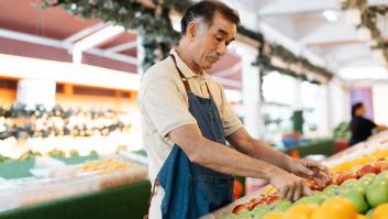 Despiden a un trabajador veterano del supermercado tras tenderle la trampa del carrito de compras: "Quiero volver a trabajar"