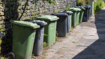 Le multan por tirar mal la basura, lo recurre y tiene tela cómo descubren que es su bolsa