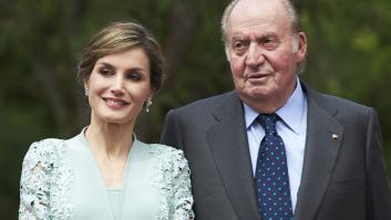 Pilar Eyre revela cómo se quedó Letizia cuando se enteró de lo que el rey Juan Carlos contaba de ella en su biografía y lo que le dijo a Felipe VI