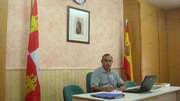 Timoteo Arranz, 80 años, deja la prejubilación para ser el alcalde, jardinero, fontanero y electricista de su pueblo