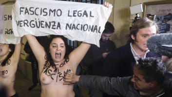 La Policía detiene al presunto agresor de dos activistas de Femen en una misa por el 50 aniversario de la muerte de Franco