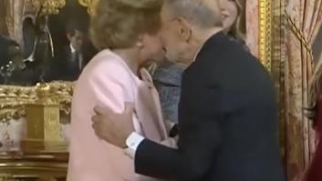 La cara de la princesa Leonor y la infanta Sofía cuando Javier Solana saluda a la reina es para exponerla en un museo