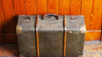 La maleta de una difunta desata la guerra entre dos mujeres por la herencia: en su interior hay un 'tesoro'