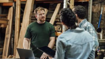 Deja su trabajo estable, crea un negocio con amigos y tropieza: "Apenas compro marcas caras en el supermercado"