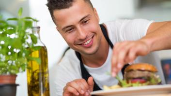 Vicente, hostelero de toda la vida, sobre el tipo de local más rentable: "Entre 3.000 y 4.000 euros semanales limpios cada socio, y éramos dos"