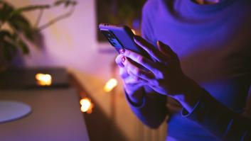 La CNMV alerta sobre la estafa que deja con el corazón roto: ojo a las 'red flags'