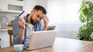 Acepta un trabajo de escribir reseñas de hoteles y acaba con casi 7.000 euros menos en el banco: "Temo que no es real"