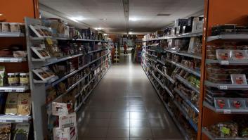 Miguel y Antonia, propietarios del único supermercado de un pueblo de Almería que cerrará por la jubilación de ambos: "Estamos intentando que alguien se lo quede, no pierdo la esperanza"
