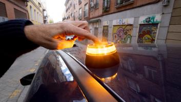 Dos balizas V-16 que están de oferta por el Black Friday y homologadas por la DGT para ir a tiro hecho