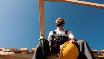 Un obrero de la construcción engorda su cuenta en más de 1 millón de euros: "Después de trabajar tan duro, no quiero desperdiciarlo"