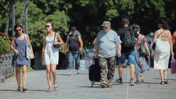 Multas de 100 euros a peatones que vayan rápido en este país: "Es difícil mantener el equilibrio"