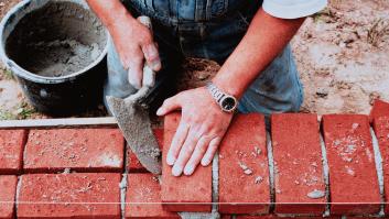 Albino, albañil boliviano en España: "Son 1.300 o 1.400 euros, en Bolivia hablamos de 400"