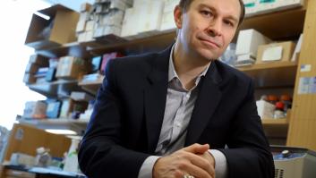 David Sinclair, experto en longevidad: "Cuidado con el alcohol, incluso una sola copa de vino al día puede afectar tus neuronas"