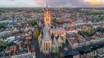 Mieke, fotógrafa y estilista de 57 años, vive en el ático de una antigua iglesia: "Era hermoso incluso cuando estaba vacío
