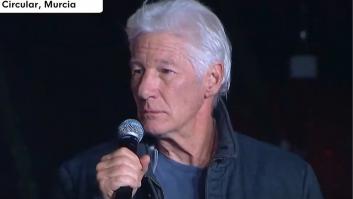 Richard Gere enciende el árbol de Navidad de Murcia y muchos están comentando lo que ha pasado justo después