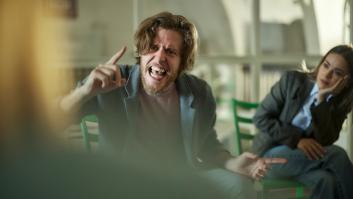 Un residente llama a la administradora de fincas para saber si puede prohibir cocinar a su vecino por un tiempo