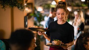 Sara, joven española de camarera en Suiza: "En tres meses me voy con 9.500 euros ahorrados, puedo estar de viaje unos siete u ocho meses"