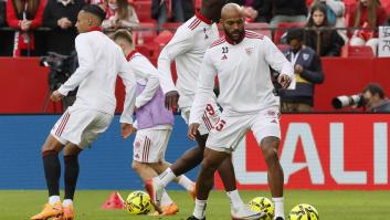 Detenido el derbi sevillano por el lanzamiento de objetos desde uno de los fondos del Sánchez Pizjuán