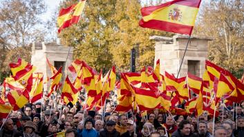 Debod por dentro: Ayuso, la más querida, gritos de "A Venezuela" y muchas, muchas banderas