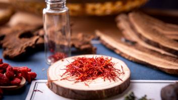 Leticia, agricultora del 'oro rojo' español que se vende a 10.000 euros el kilo: "Al final yo creo que es barato"