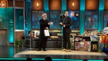 El regalo de Luis Tosar a David Broncano en 'La Revuelta' es tremendo: tiene más sentido del que parece