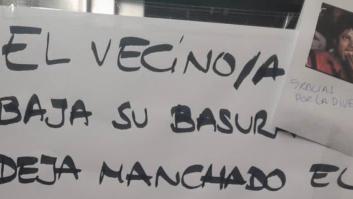 Mancha el ascensor al tirar la basura, un vecino cuelga un cartel quejándose y el desenlace es de Goya