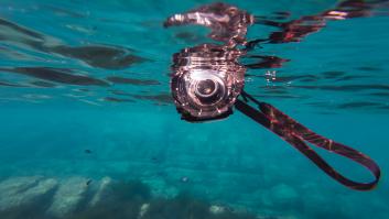 Tiran una GoPro a 200 metros bajo el mar y capturan una extraña criatura nocturna que ni los expertos saben identificar