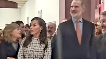 Las cámaras captan lo que están mirando aquí Felipe VI y Letizia y hay mucho cachondeo por una razón obvia