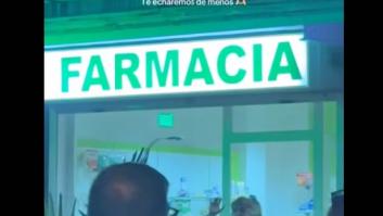 Un farmacéutico se despide de un barrio de Madrid tras décadas prestando servicio y deja una lección a los vecinos