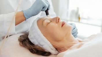 "La piel no es una tendencia pasajera": los dermatólogos advierten de los peligros de someterse a tratamientos estéticos sin la información necesaria