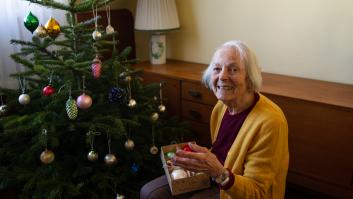 La directora de un centro de día lee los deseos para Navidad de las personas mayores y llora al descubrir lo que realmente quieren