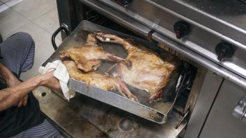 Macario, carnicero: "Probablemente el cordero llegue a los 25 euros el kilo. Es un disparate"