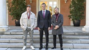 'SFDK en la casa... del presidente': Zatu y Acción Sánchez, condecorados con la Orden de Alfonso X