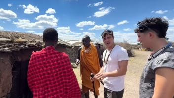 Visitan una tribu Masái en Tanzania y se quedan de piedra al conocer la estricta norma sobre las mujeres: "Tardan tres meses en construir la casa ellas solas"