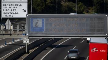 Señales de tráfico alertando del brote de peste porcina africana en la C-58 a la altura de Montcada i Reixach, el 1 de diciembre de 2025, en Barcelona, ​​Cataluña, España.