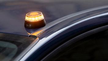 Baliza V-16 sobre un coche.