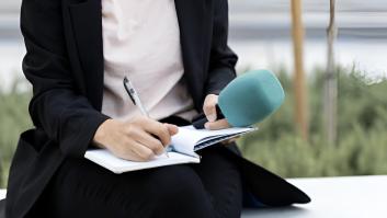 Carme, periodista de 63 años: "Tengo denegada la jubilación y mientras espero la respuesta al recurso, ni cotizo ni cobro"