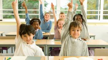 Un padre dice "basta" al sistema educativo y monta su escuela en su patio trasero para enseñar sobre dinero y negocios a sus hijos