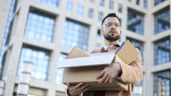 Despiden a un obrero por usar las bajas de paternidad para ejercer de barbero, activa un contraataque pero la ley no se corta ni un pelo con él