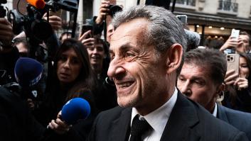Cama dura, biblia y abucheos: Sarkozy relata su "calvario" de 20 días en prisión