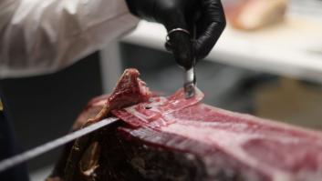 Víctor Sanchego, experto en jamón: "Empiézalo con la pezuña mirando al cielo porque es donde acoge todos los matices"