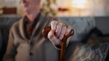 Un anciano de 78 años come todos los días durante 10 años en el mismo restaurante y cuando desaparece el chef va a su rescate sin dudarlo