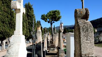 Polémica en el cementerio de Alcoy: ¿una peli porno en la tumba de Camilo Sesto?