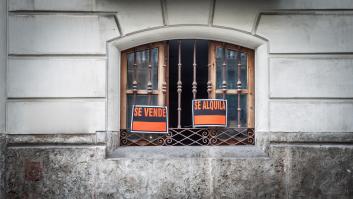 Carteles de alquiler y venta de un domicilio