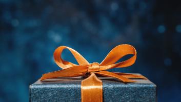 Una experta en protocolo avisa de que lo que muchísima gente hace con el ticket regalo es un error